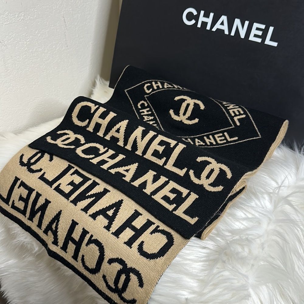 💯Authentic Chanel Scarf 🍀 - Picture 4 of 9